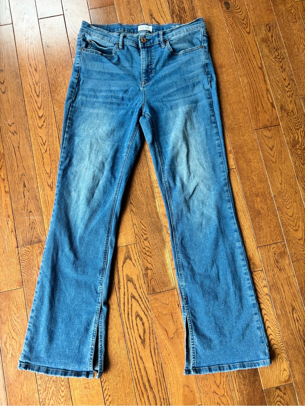 Nicole Miller Women's Blue Denim high rise boot cut Jeans size 8
